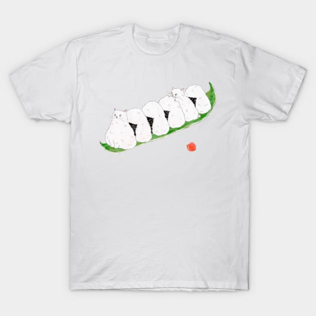 Rice ball cats T-Shirt by TOCOROCOMUGI